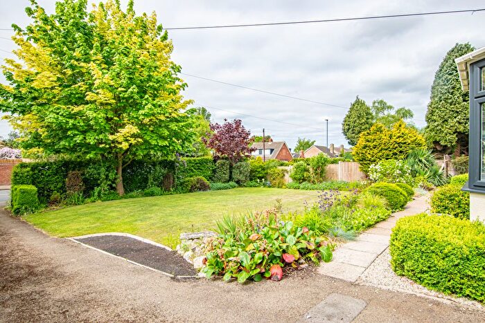 4 Bedroom Bungalow For Sale In Wistow Road, Selby, North Yorkshire, YO8