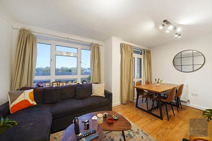 1 Bedroom Apartment For Sale In Howland Estate, London, SE16