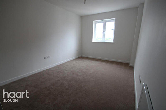 2 Bedroom Apartment To Rent In Aspects Court, Slough, SL1