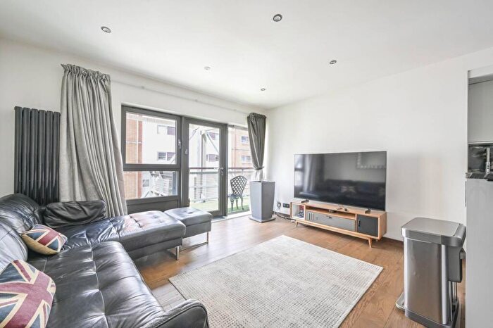 3 Bedroom Flat For Sale In Hutchings Wharf, Canary Wharf, London, E14