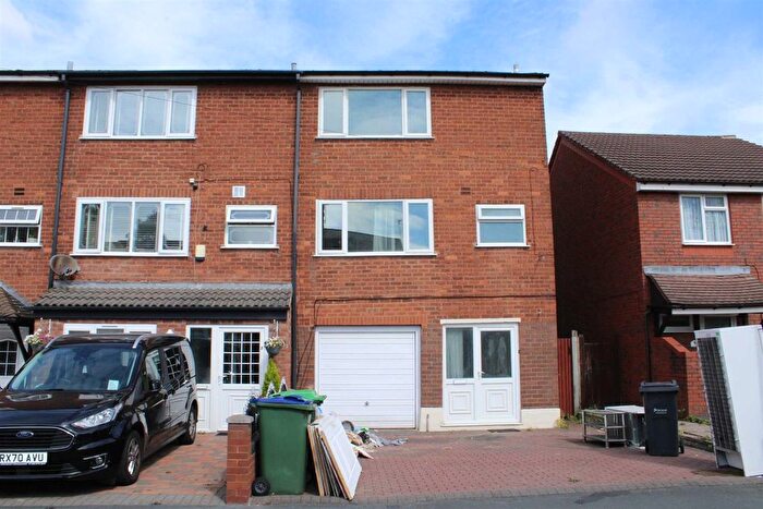 4 Bedroom Town House To Rent In Jackson Street, Oldbury, B68