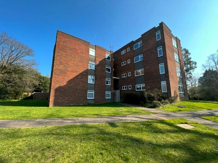2 Bedroom Flat To Rent In Church Road, Frimley, Camberley, GU16