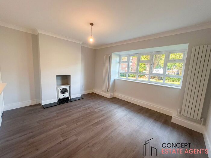 3 Bedroom Flat To Rent In Aldrington Road, Streatham, London, SW16