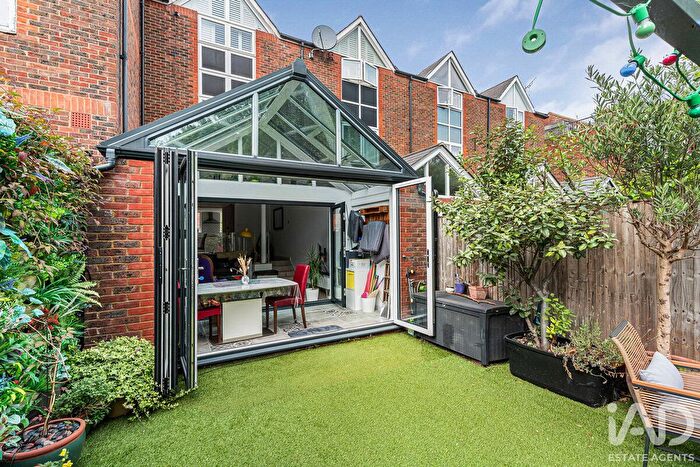 4 Bedroom Terraced House For Sale In Ridings Close, London, N6