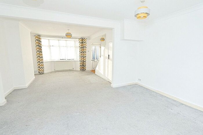 3 Bedroom Terraced House To Rent In Tennyson Road, Romford, RM3