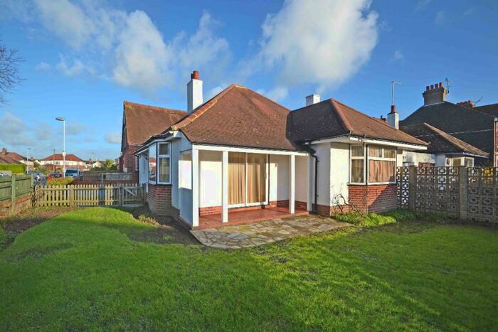 3 Bedroom Bungalow To Rent In Pendine Avenue, Worthing, BN11