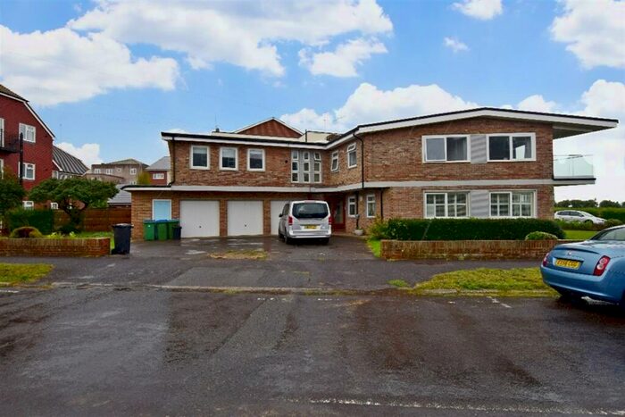 2 Bedroom Flat To Rent In Princess Avenue, Bognor Regis, PO21