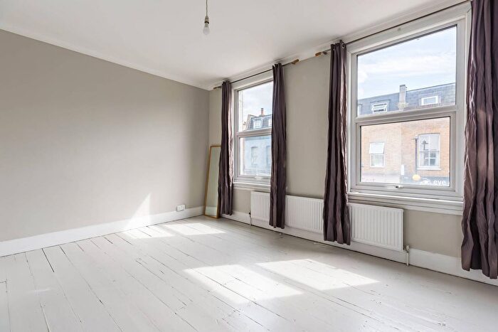 1 Bedroom Flat To Rent In Roman Road, Bow, London, E3