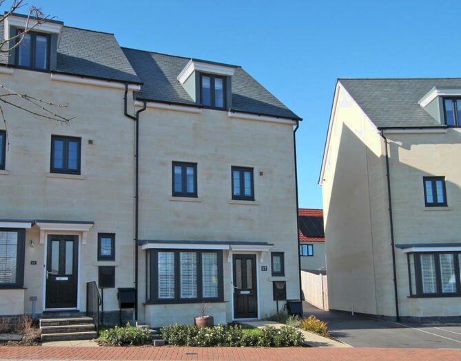 4 Bedroom Semi-Detached House To Rent In Kingsfield Leaze, Bradford-on-Avon, BA15