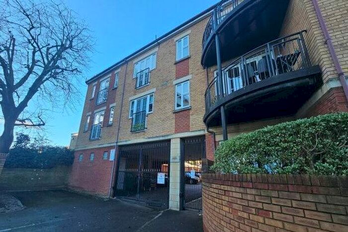 2 Bedroom Flat To Rent In Prewett Street, Bristol, BS1