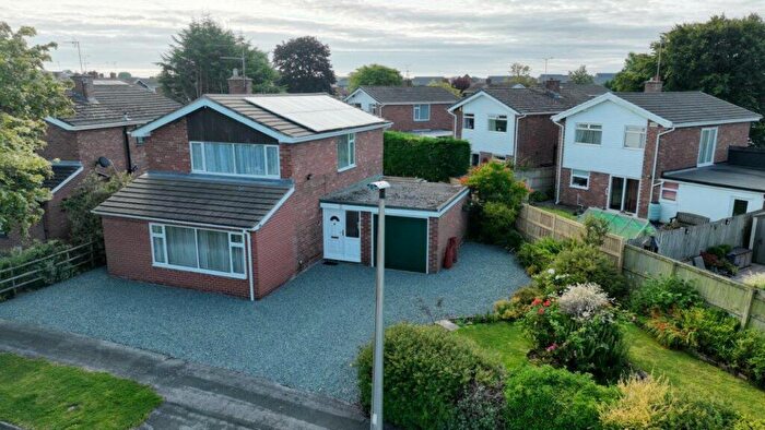 4 Bedroom Detached House For Sale In Denstone Drive, Chester, CH4