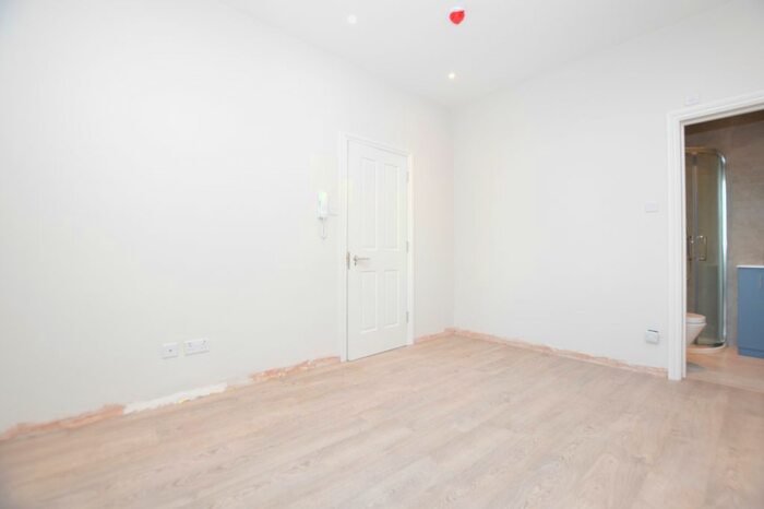 1 Bedroom Flat To Rent In Rye Lane, London, SE15