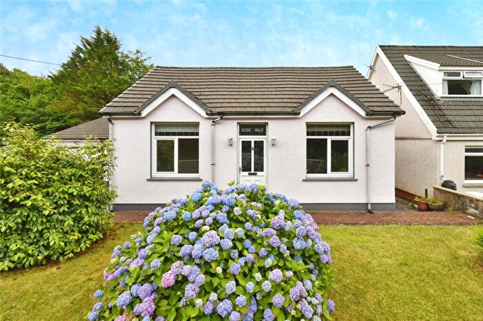 4 Bedroom Bungalow For Sale In Hirwaun Road, Tumble, Llanelli, Carmarthenshire, SA14