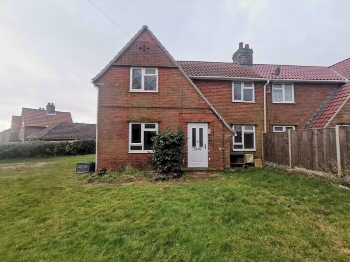 3 Bedroom Semi-Detached House For Sale In Brickle Road, Stoke Holy Cross, Norwich, Norfolk, NR14