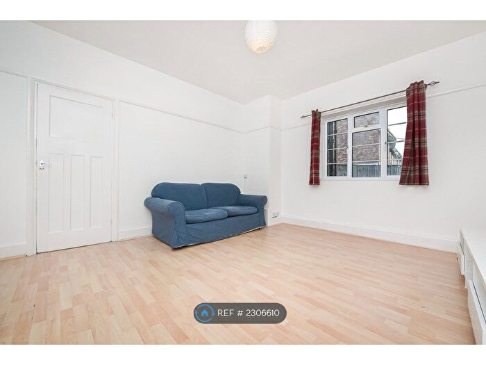 1 Bedroom Flat To Rent In Dover Court, London, SE10
