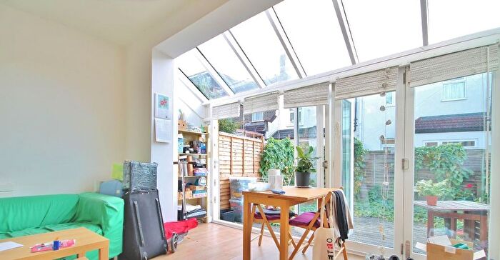 4 Bedroom Terraced House To Rent In Luton Road, Walthamstow, London, E17