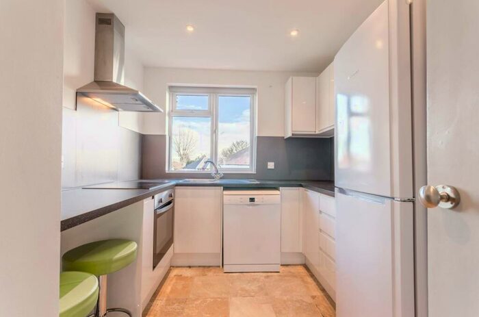 2 Bedroom Maisonette To Rent In St Barnabas Road, Woodford, Woodford Green, IG8