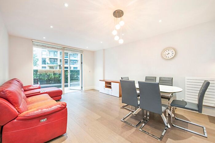 2 Bedroom Flat To Rent In Hamond Court, Queenshurst Square, KT2