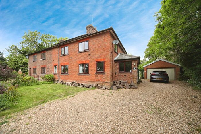 4 Bedroom Semi-detached House For Sale In Dane Street, Luton, LU2