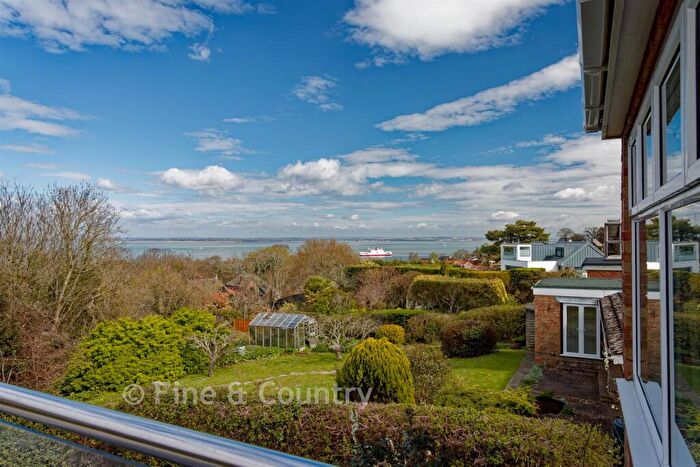 3 Bedroom Detached House For Sale In Lammas Close, Cowes, Isle Of Wight, PO31