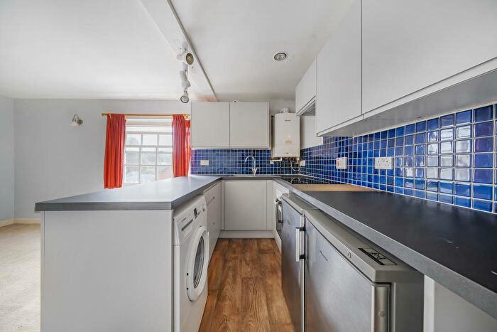 1 Bedroom Flat For Sale In Reading Road, Henley-On-Thames, RG9