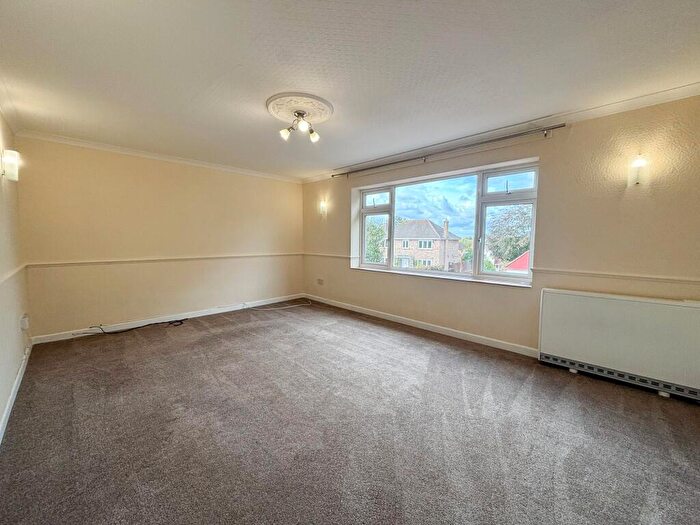 2 Bedroom Apartment To Rent In Holmewood Close, Kenilworth, CV8