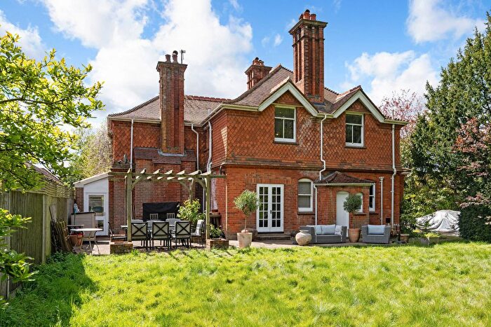 4 Bedroom Detached House For Sale In Barlax New Park Road, Cranleigh, GU6