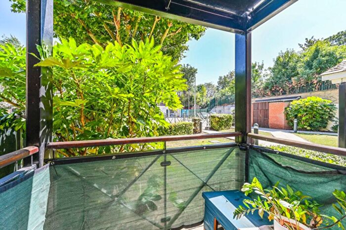 1 Bedroom Flat For Sale In Gallagher Court, Battersea Square, London, SW11