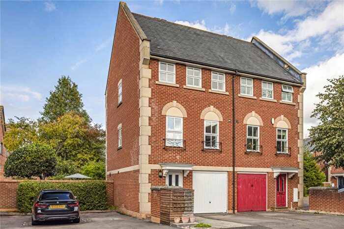 3 Bedroom Semi-Detached House For Sale In Bennett Crescent, Oxford, OX4