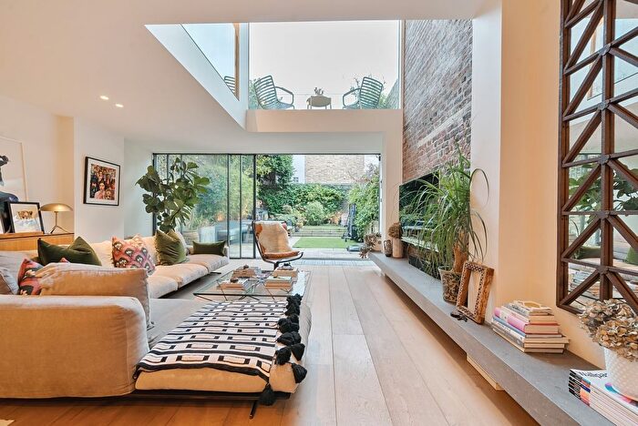 4 Bedroom Terraced House To Rent In Lancaster Road, London, W11