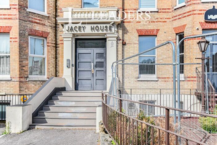 2 Bedroom Flat To Rent In Bath Road, Bournemouth, BH1