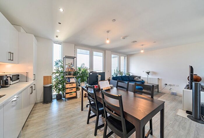 2 Bedroom Flat For Sale In Press Road, London, NW10