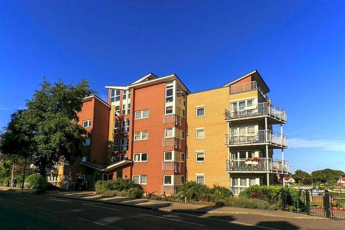 2 Bedroom Flat To Rent In Regatta House, Twickenham Road, Teddington, TW11