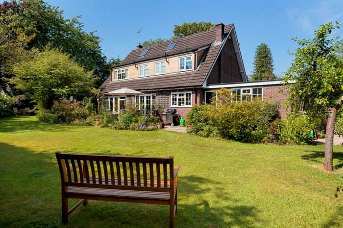 4 Bedroom Detached House For Sale In Village Road, Great Barrow, Chester, CH3