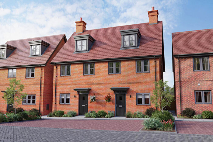 3 Bedroom End Of Terrace House For Sale In Ingatestone Grove, Roman Road, CM4