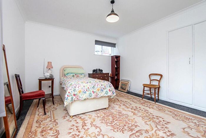 2 Bedroom Apartment To Rent In Willesden Lane, London, NW6