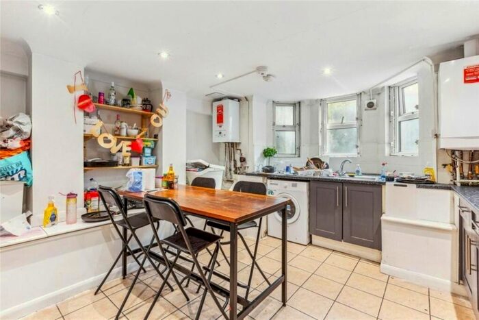 6 Bedroom Town House To Rent In Brecknock Road, London, N19