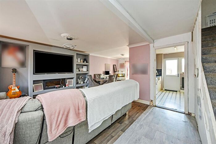3 Bedroom Terraced House For Sale In Flexford Gardens, Havant, PO9
