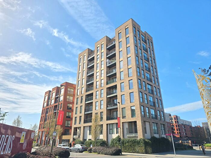 3 Bedroom Flat To Rent In Lismore Boulevard, London, NW9