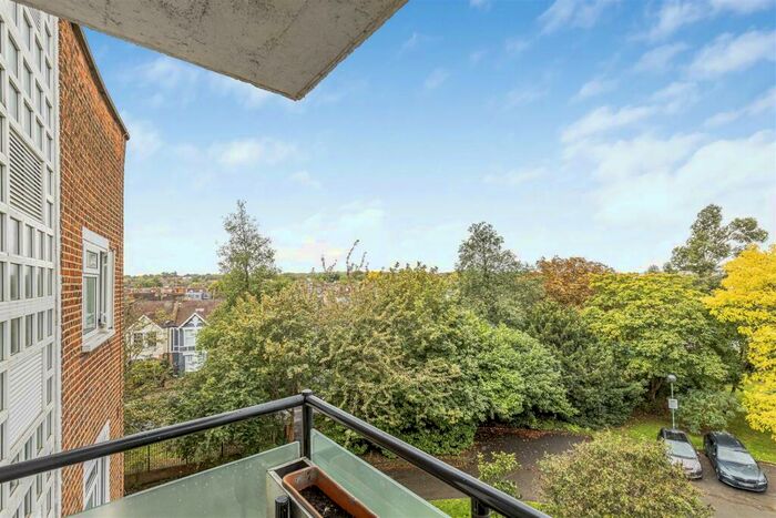 2 Bedroom Flat To Rent In Chertsey Court, Mortlake, SW14