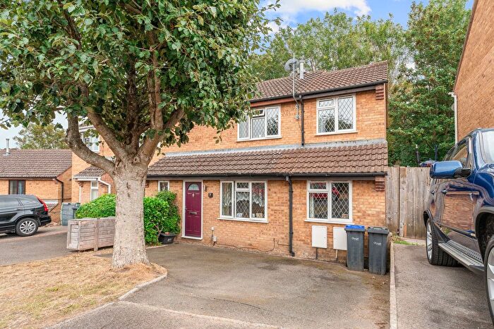 3 Bedroom End Terrace House For Sale In Shropshire Close, Salisbury, SP2