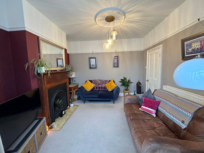 3 Bedroom Terraced House For Sale In Rockingham Road, Kettering, Northamptonshire, NN16