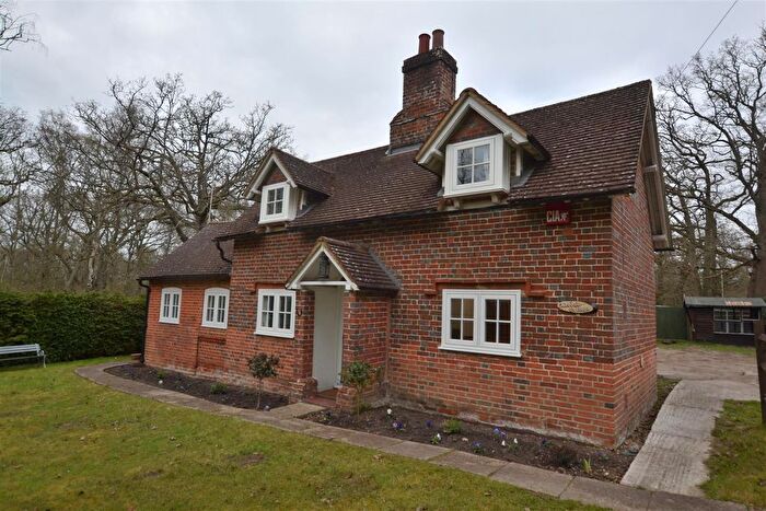 3 Bedroom Cottage To Rent In Hitches Lane, Fleet, GU51