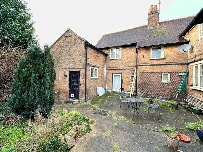 2 Bedroom Flat To Rent In High Street, Uxbridge, UB8