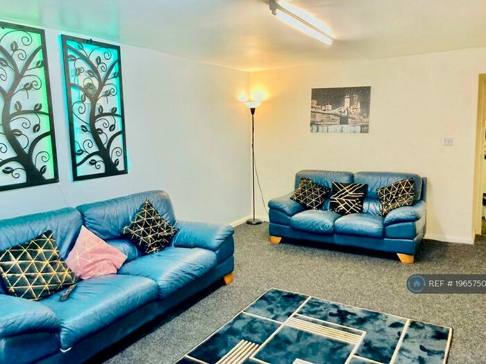 10 Bedroom End Of Terrace House To Rent In Crookesmoor Road, Sheffield, S6