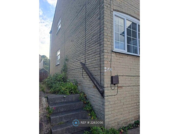 2 Bedroom Semi-Detached House To Rent In Brownhill Road, Batley, WF17