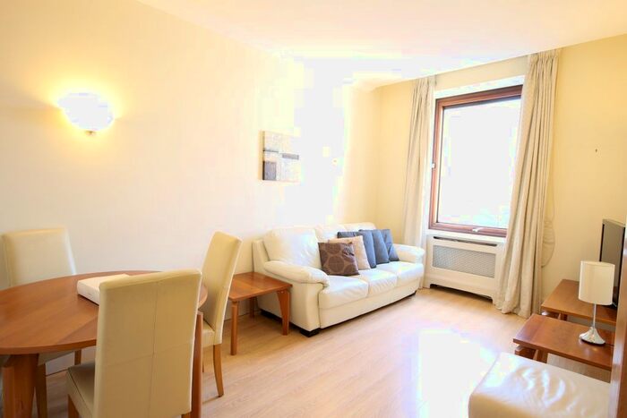 2 Bedroom Flat To Rent In Whitehouse Apartments, Belvedere Road, London, SE1