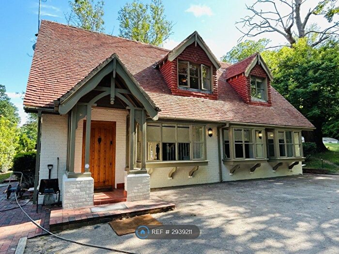 3 Bedroom Detached House To Rent In Rowhill Road, Dartford, DA2