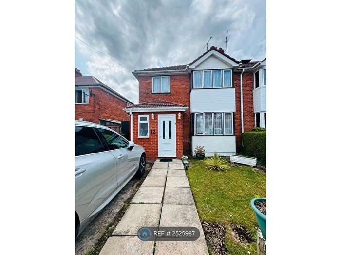 3 Bedroom Semi-Detached House To Rent In Melbourne Avenue, Slough, SL1