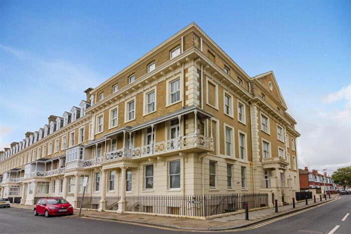 1 Bedroom Flat For Sale In Heene Terrace, Worthing, BN11